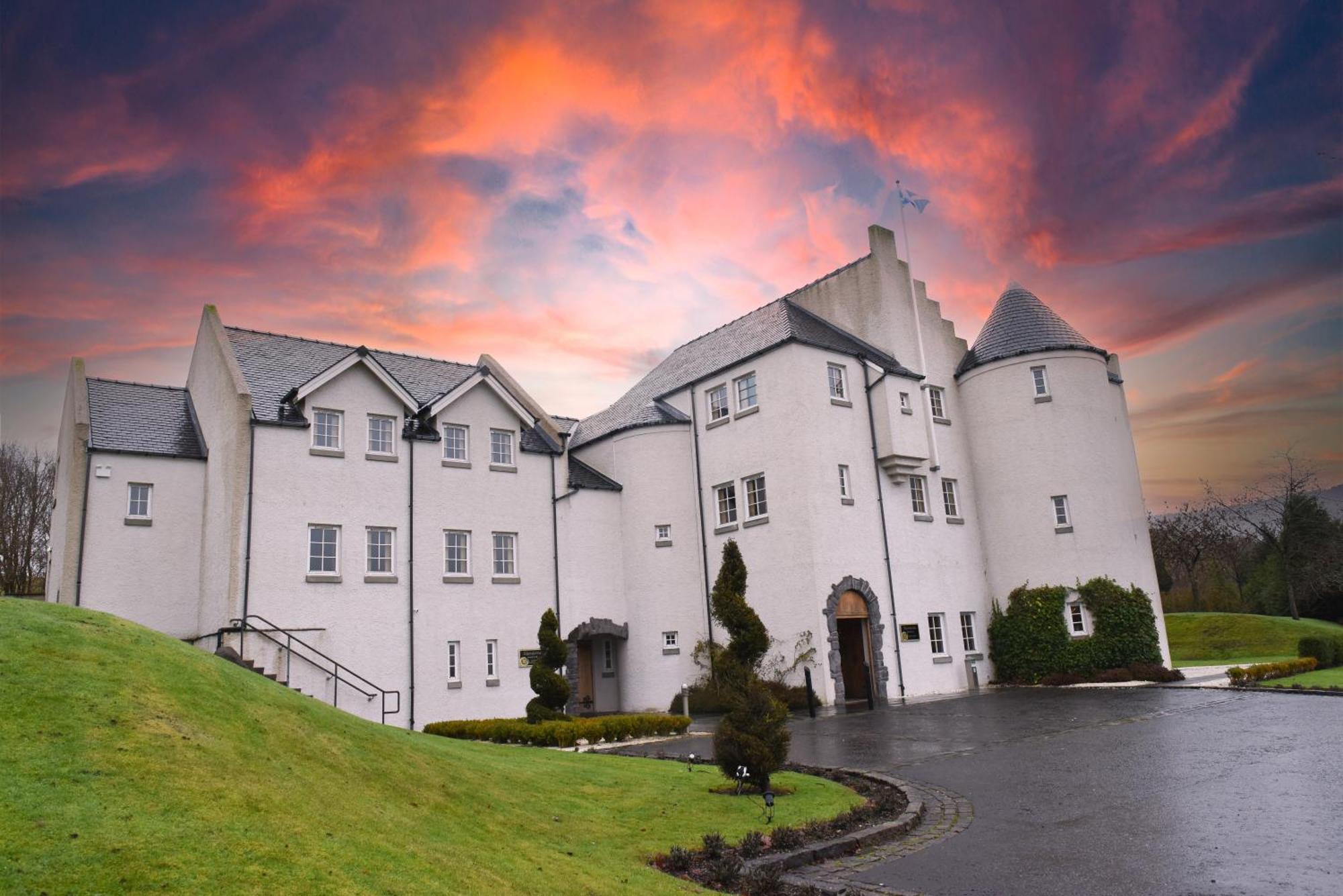 Glenskirlie Castle Hotel Banknock Exteriör bild