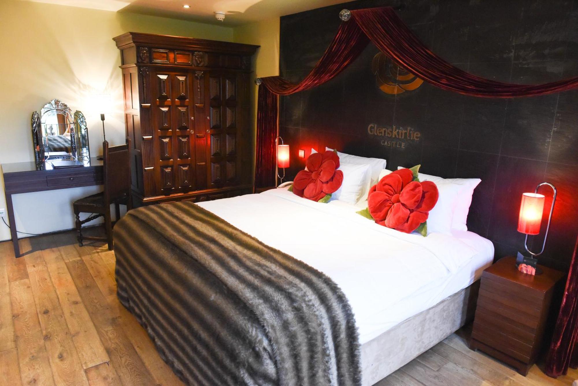 Glenskirlie Castle Hotel Banknock Exteriör bild