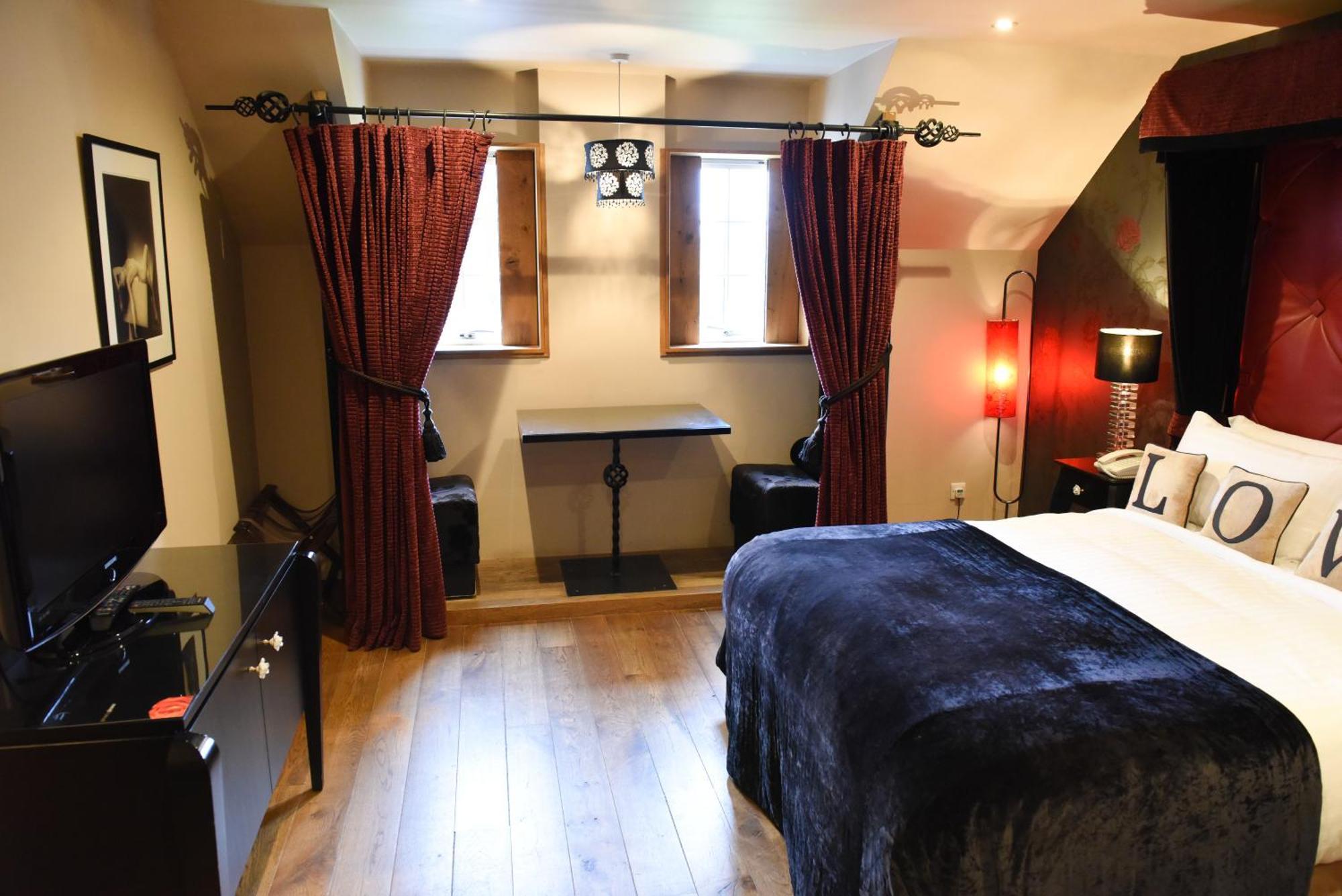 Glenskirlie Castle Hotel Banknock Exteriör bild