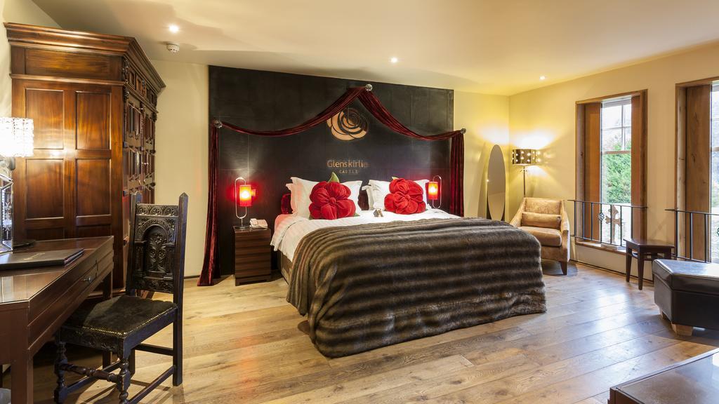 Glenskirlie Castle Hotel Banknock Exteriör bild